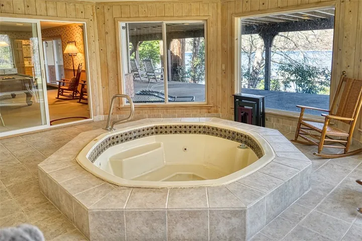 27990 Peninsula Drive N, Lake Arrowhead, California 92352
