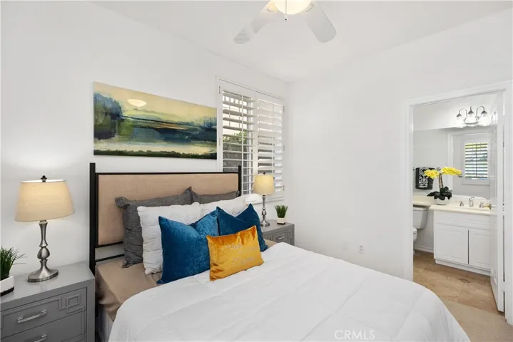 Main level en-suite bedroom
