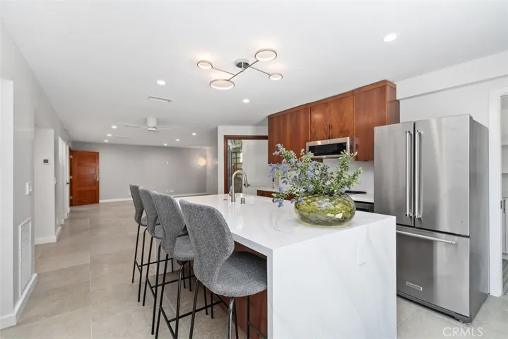325 Diamond Street, Laguna Beach, California 92651