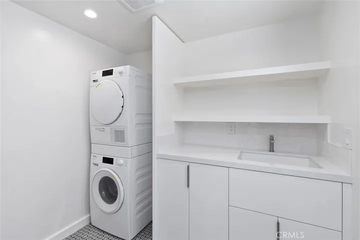 325 Diamond Street, Laguna Beach, California 92651
