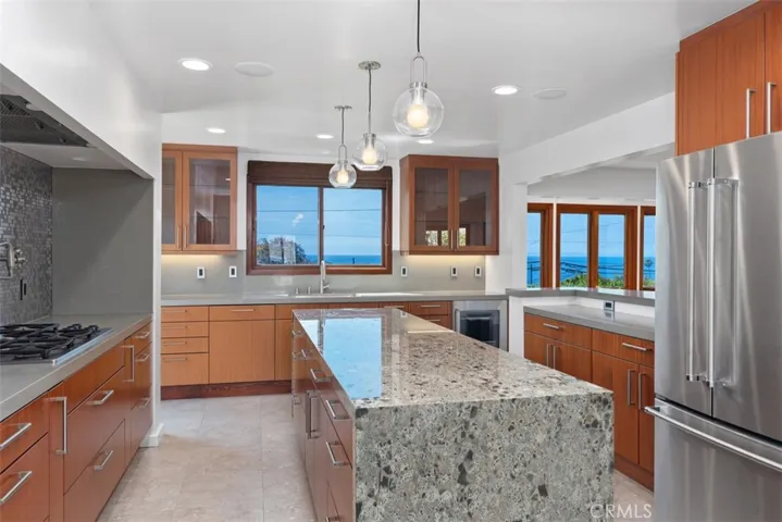 325 Diamond Street, Laguna Beach, California 92651