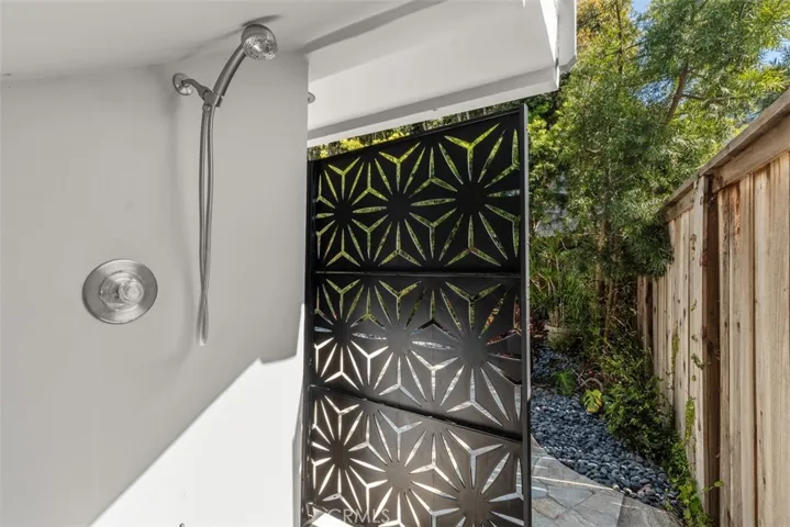 325 Diamond Street, Laguna Beach, California 92651