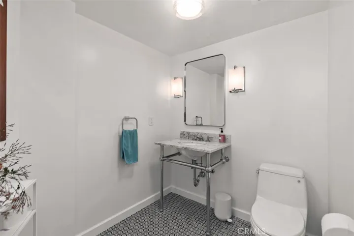 325 Diamond Street, Laguna Beach, California 92651