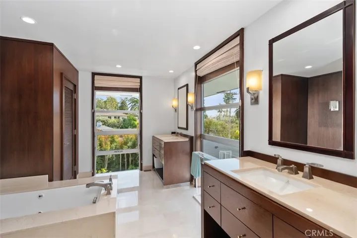 325 Diamond Street, Laguna Beach, California 92651