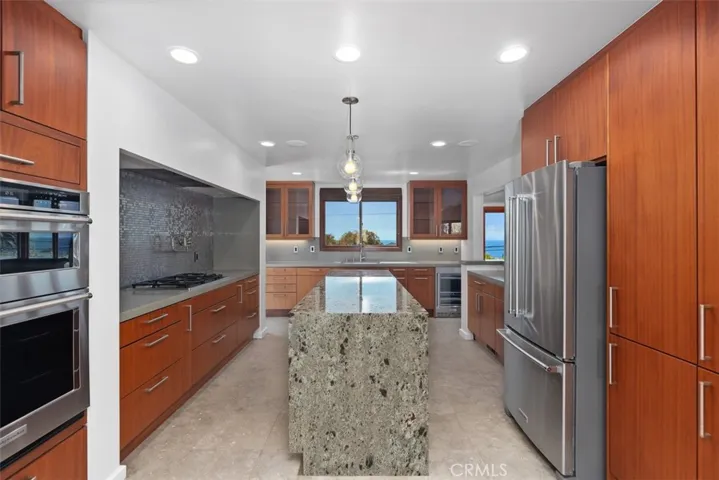 325 Diamond Street, Laguna Beach, California 92651