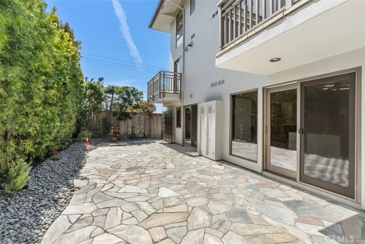 325 Diamond Street, Laguna Beach, California 92651