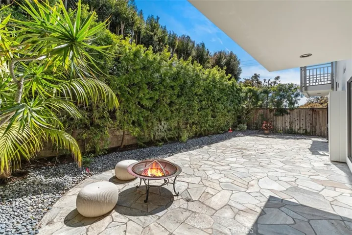 325 Diamond Street, Laguna Beach, California 92651
