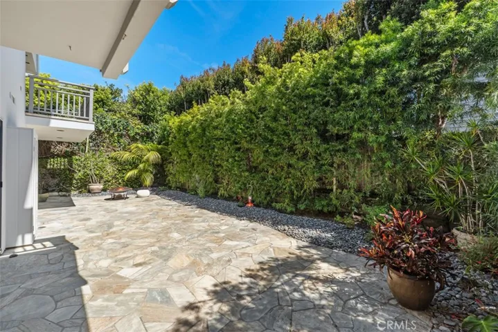 325 Diamond Street, Laguna Beach, California 92651