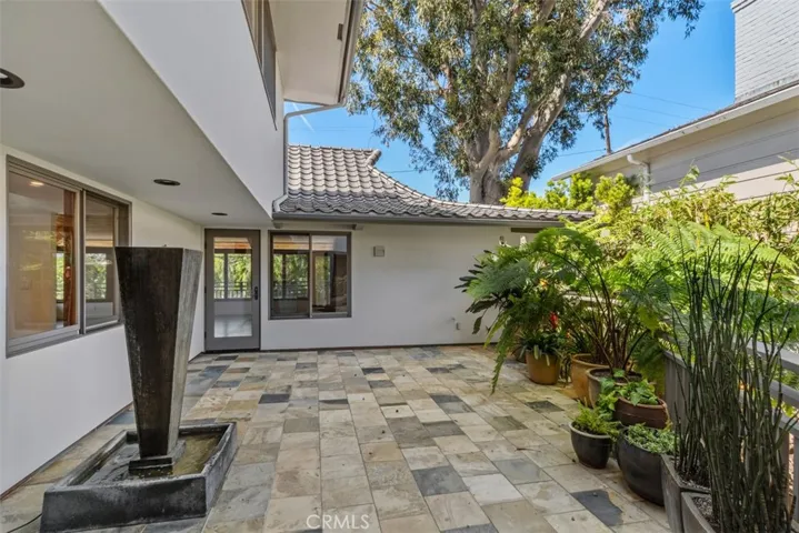 325 Diamond Street, Laguna Beach, California 92651
