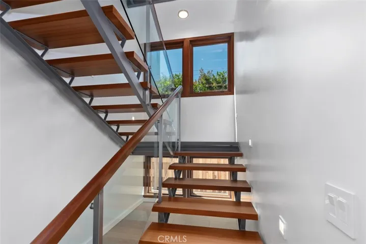 325 Diamond Street, Laguna Beach, California 92651