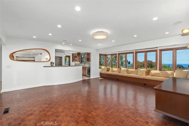 325 Diamond Street, Laguna Beach, California 92651