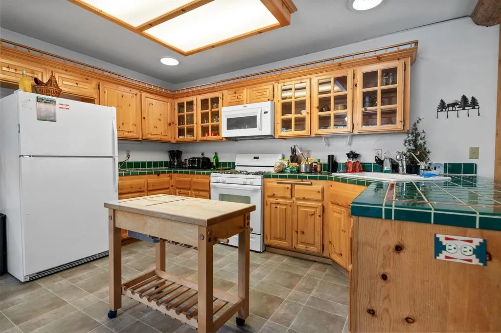 1464 Rockspray Drive, Big Bear, California 92315 home-pic-8