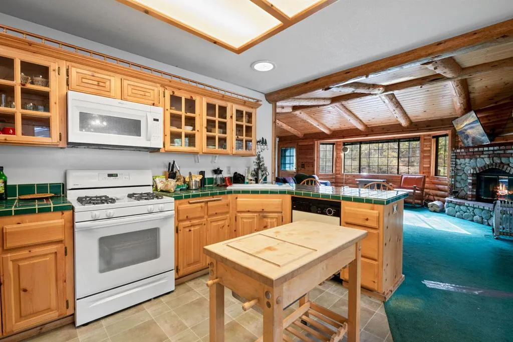 1464 Rockspray Drive, Big Bear, California 92315 home-pic-9