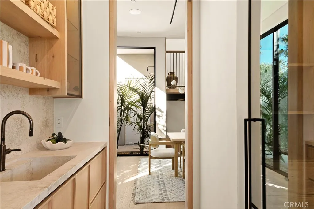 11556 Blix Street, Valley Village, California 91602 home-pic-18