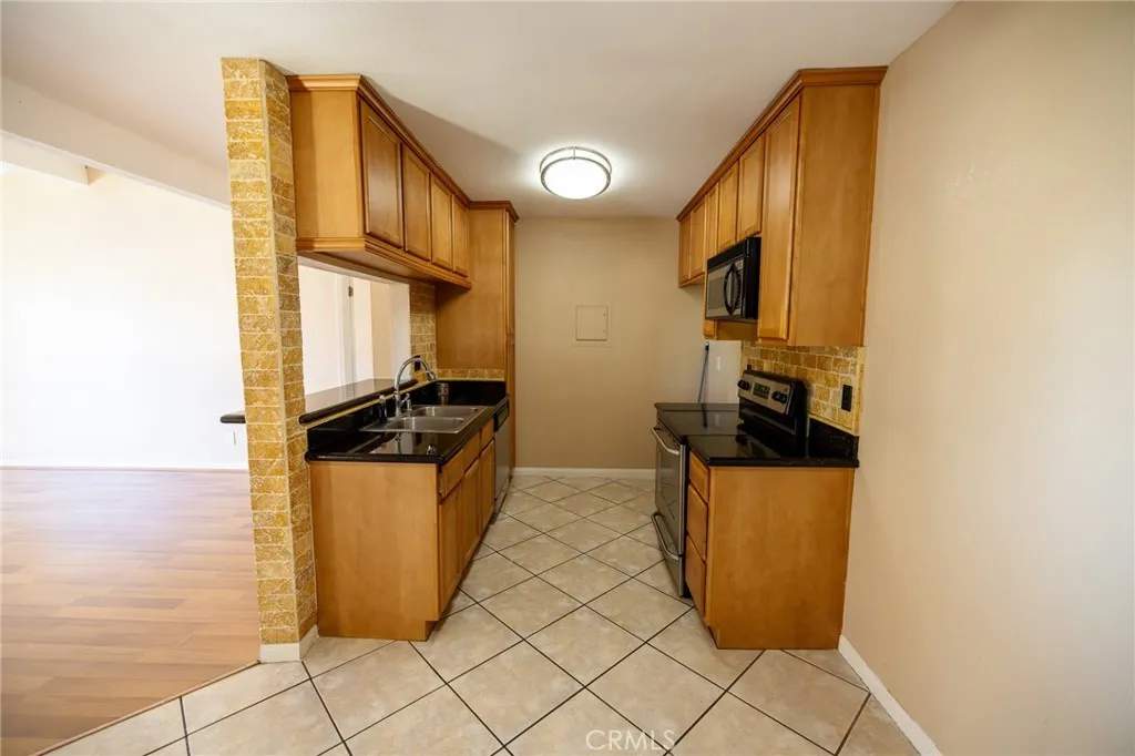 1345 Cabrillo Park Drive 14, Santa Ana, California 92701 home-pic-5