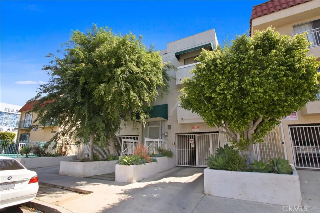 1430 S Point View Street 107, Los Angeles, California 90035 home-pic-17