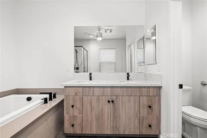 Primary en suite bathroom