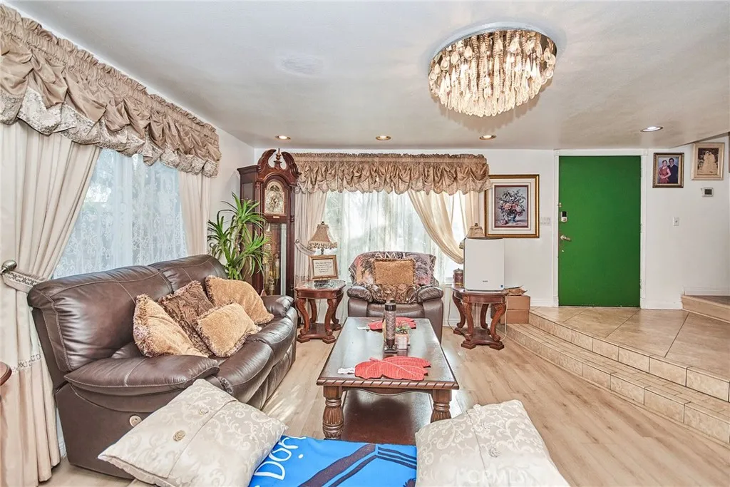 1341 1341 S Pembrooke Lane, Anaheim, California 92804 home-pic-7