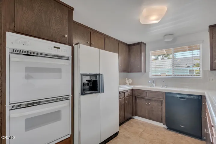 1882 Rowland Ave- HsHProd-21