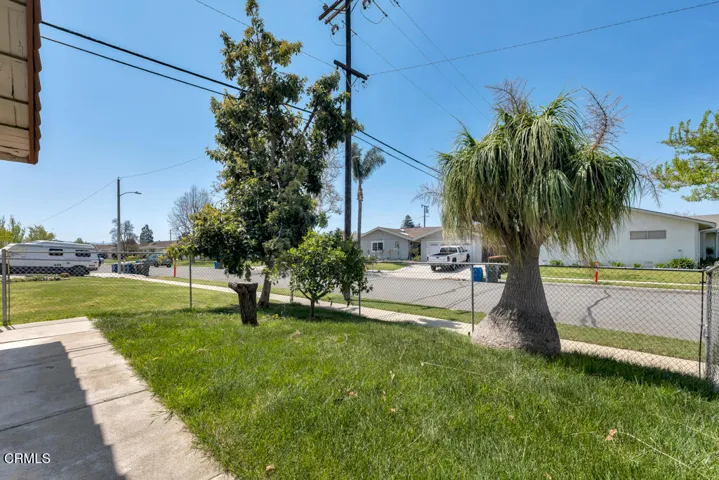1882 Rowland Ave- HsHProd-47