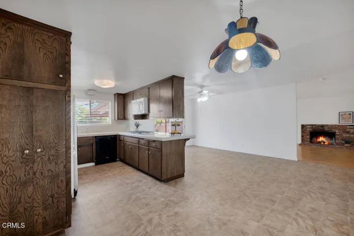 1882 Rowland Ave- HsHProd-19