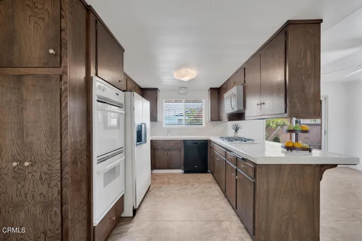 1882 Rowland Ave- HsHProd-20