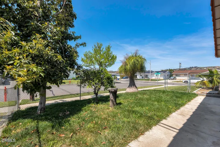 1882 Rowland Ave- HsHProd-46
