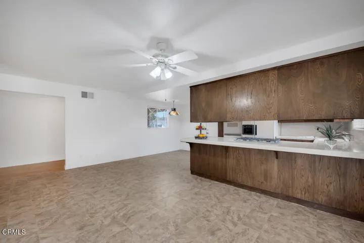 1882 Rowland Ave- HsHProd-17