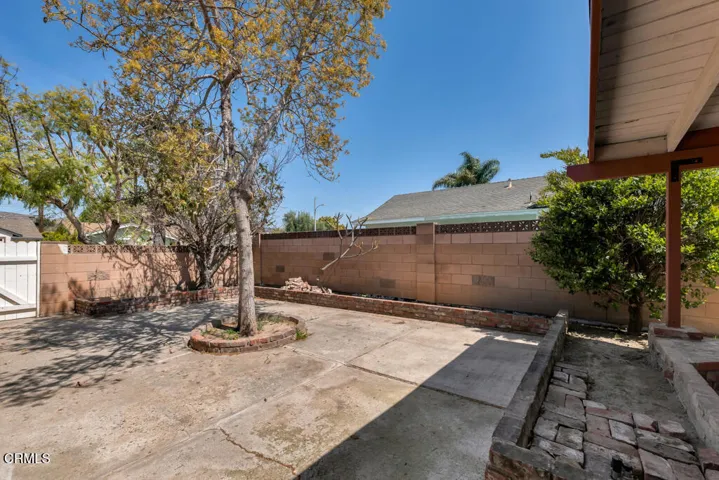 1882 Rowland Ave- HsHProd-42