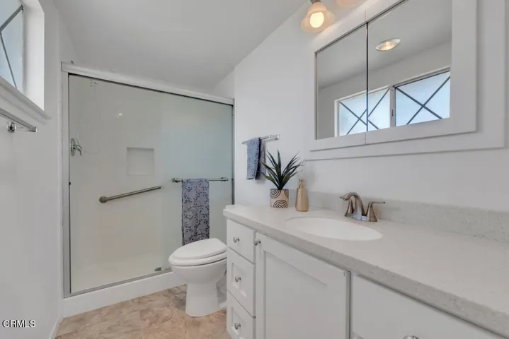 1882 Rowland Ave- HsHProd-39