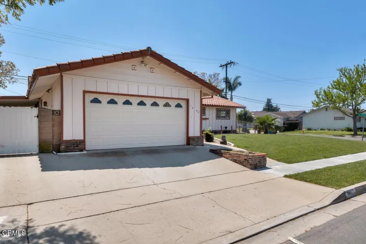 1882 Rowland Ave- HsHProd-54