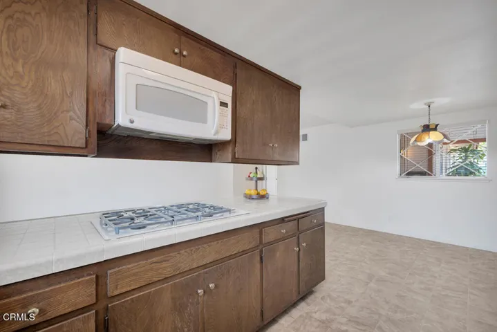 1882 Rowland Ave- HsHProd-23