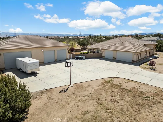 9269 Daisy Road, Oak Hills, California 92344