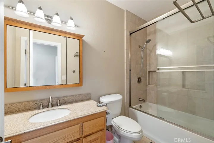 9269 Daisy Road, Oak Hills, California 92344