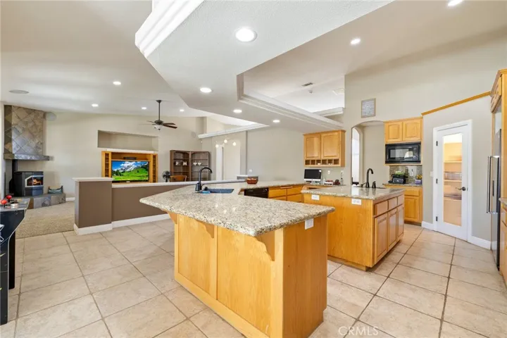 9269 Daisy Road, Oak Hills, California 92344
