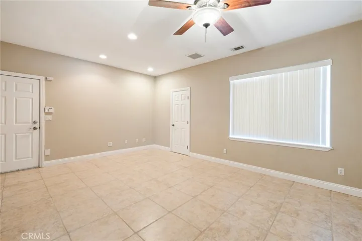9269 Daisy Road, Oak Hills, California 92344
