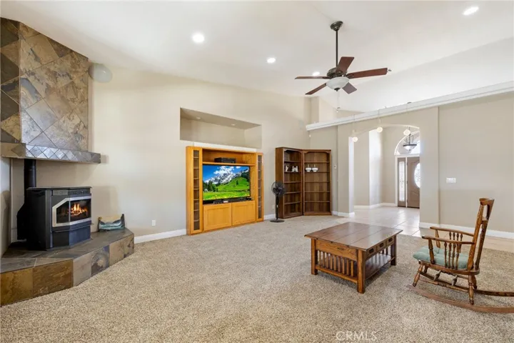 9269 Daisy Road, Oak Hills, California 92344