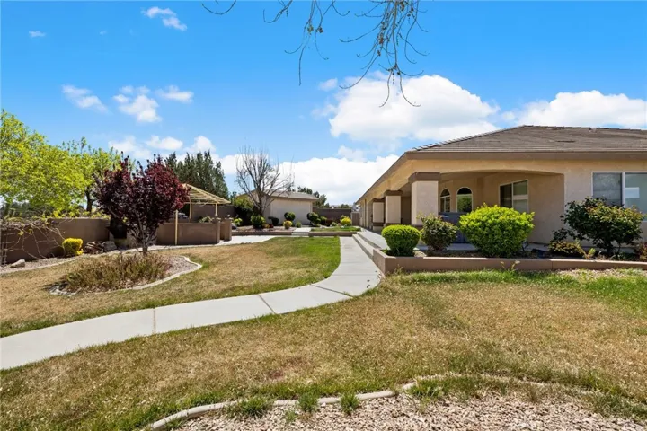 9269 Daisy Road, Oak Hills, California 92344