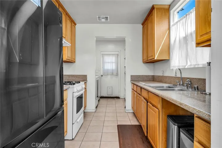 5818 Troost Avenue, North Hollywood, California 91601