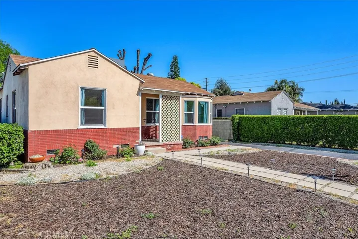 5818 Troost Avenue, North Hollywood, California 91601
