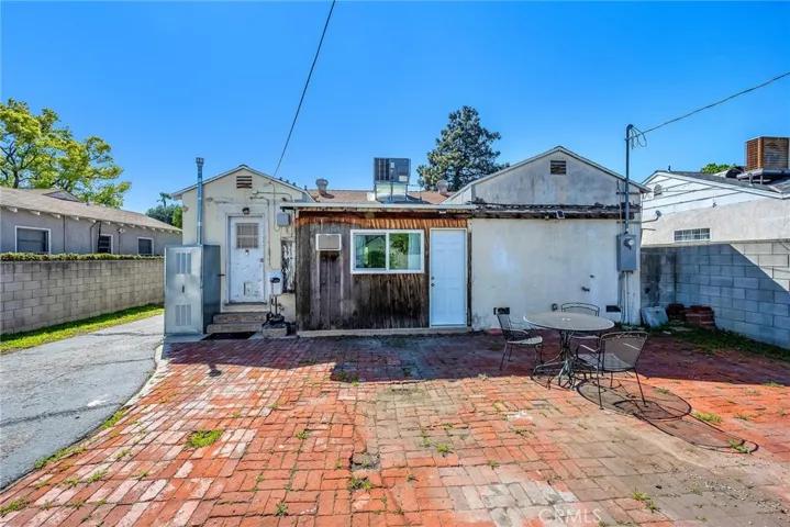 5818 Troost Avenue, North Hollywood, California 91601