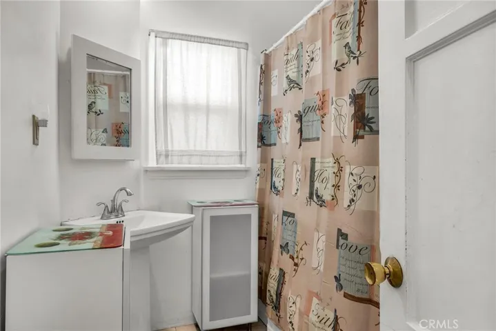 5818 Troost Avenue, North Hollywood, California 91601