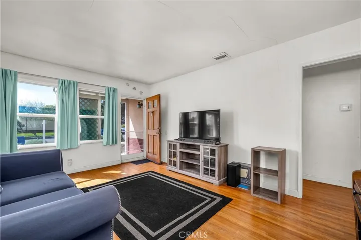 5818 Troost Avenue, North Hollywood, California 91601