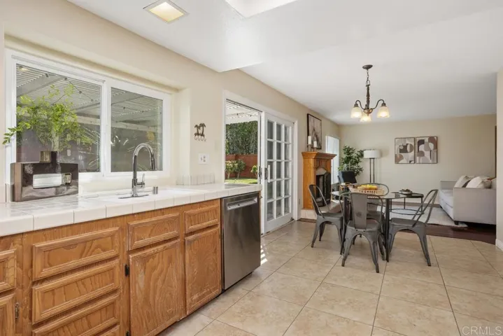 Kitchen and Eat In Area