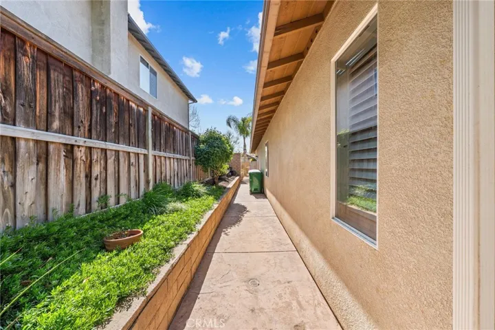 35436 Daffodil Circle, Winchester, California 92596