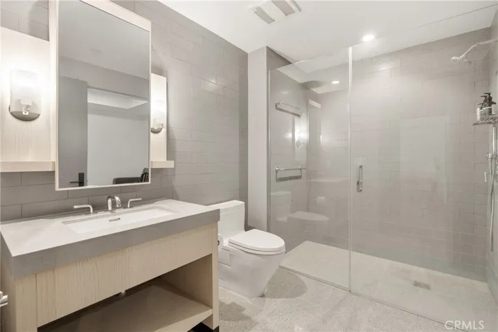 Full Bath for Guests