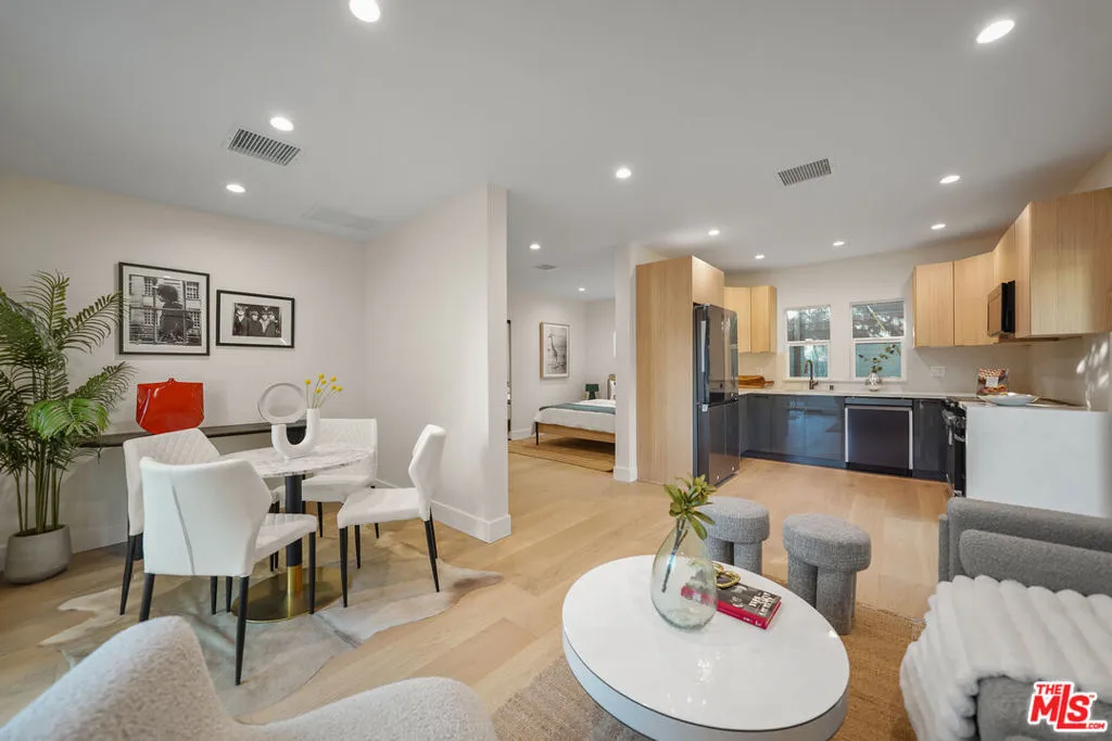 665 S Mccadden Place, Los Angeles, California 90005 home-pic-45