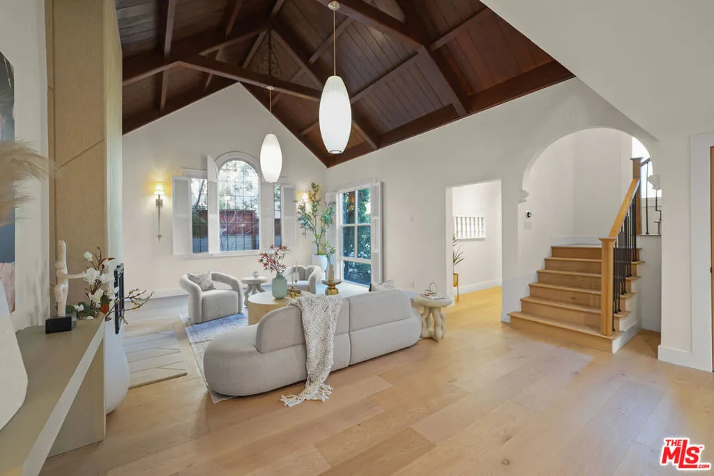 665 S Mccadden Place, Los Angeles, California 90005 home-pic-5