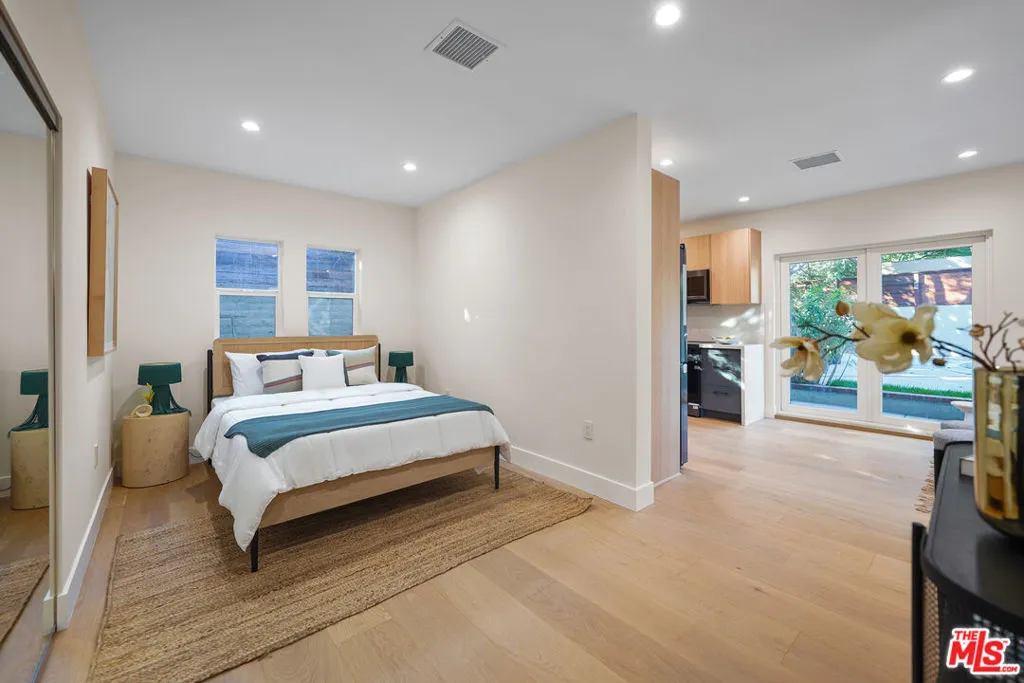 665 S Mccadden Place, Los Angeles, California 90005 home-pic-51