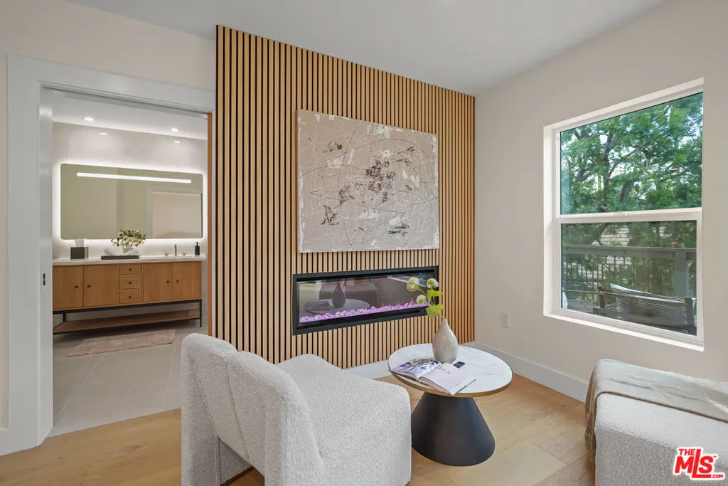 665 S Mccadden Place, Los Angeles, California 90005 home-pic-17